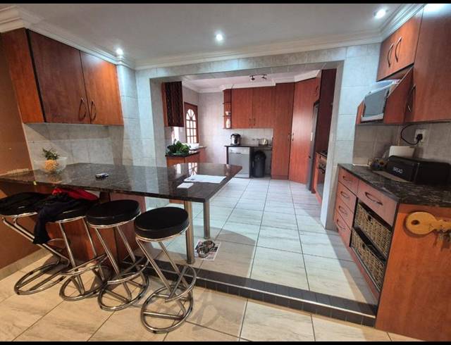 4 BEDROOM CLUSTER FOR SALE IN VERWOERDPARK